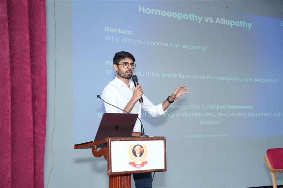 Founder presenting EzHomeo at Karnataka (KQHDA)